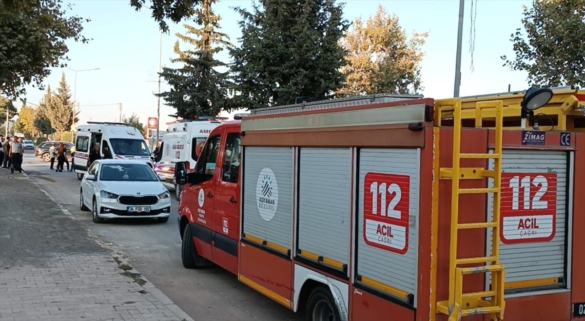 Adıyaman'da İki Araç Çarpıştı: 3 Yaralı