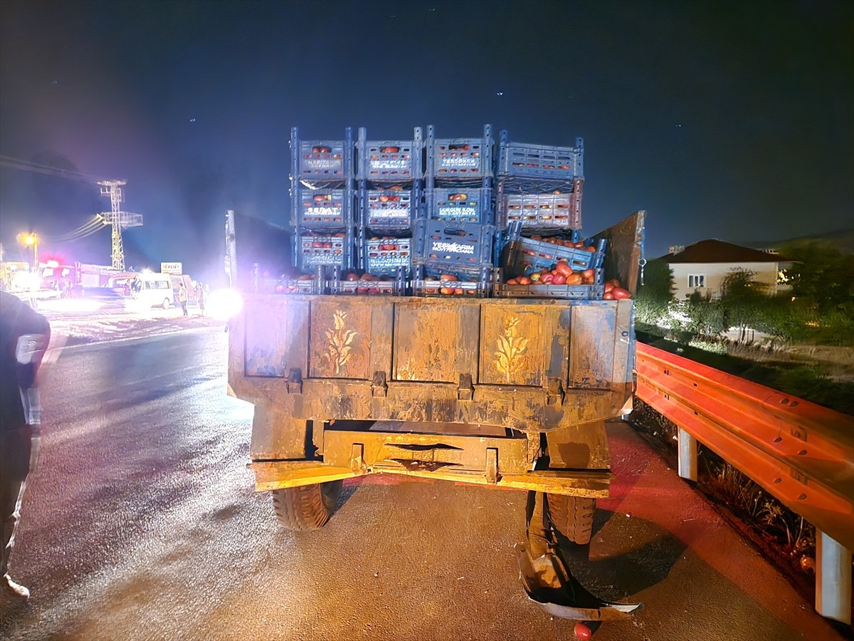 Kahramanmaraş'ta Minibüs-Traktör Çarpışması: 10 Yaralı