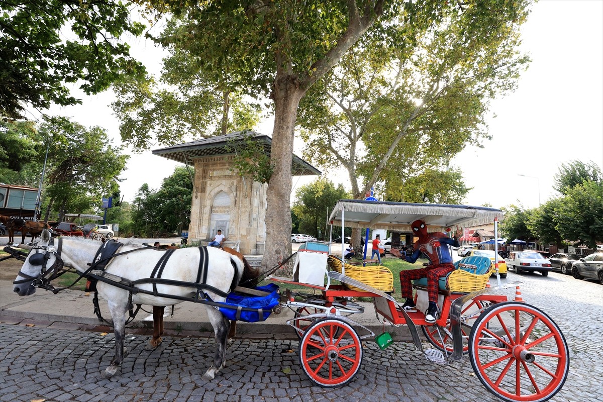 Türkiye'yi Gezme Heyecanı: Örümcek Adam Edirne'de