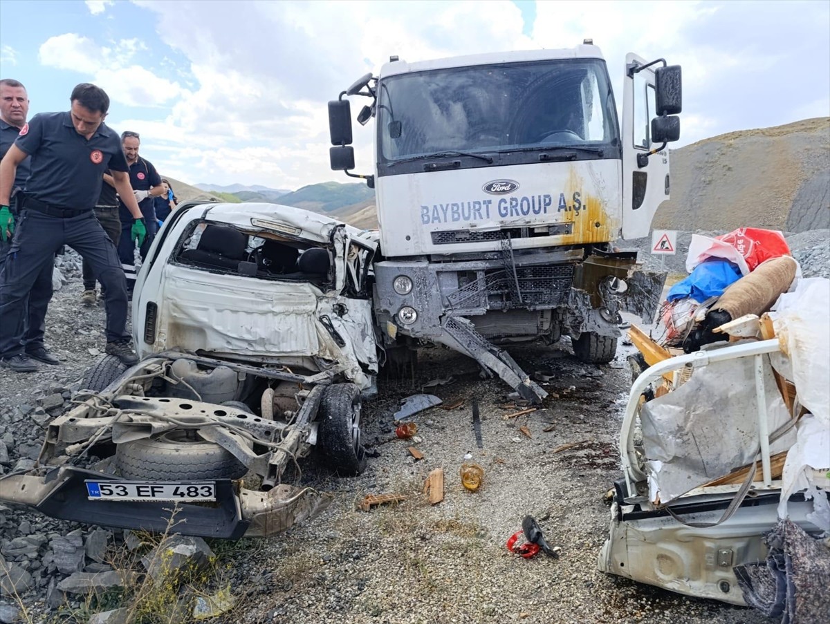 Erzurum'da Trafik Kazası: 3 Ölü, 2 Yaralı