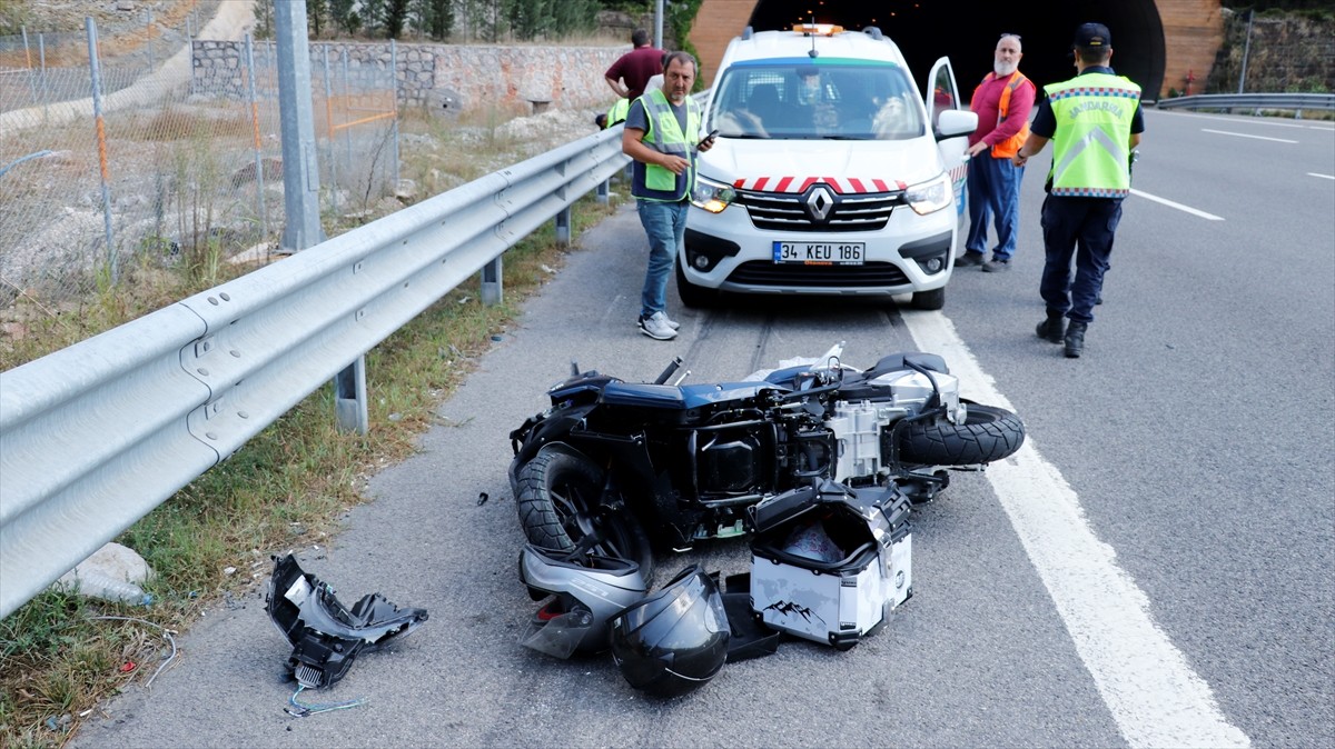 Kocaeli'de Motosiklet Kazası: 1 Ölü, 1 Yaralı