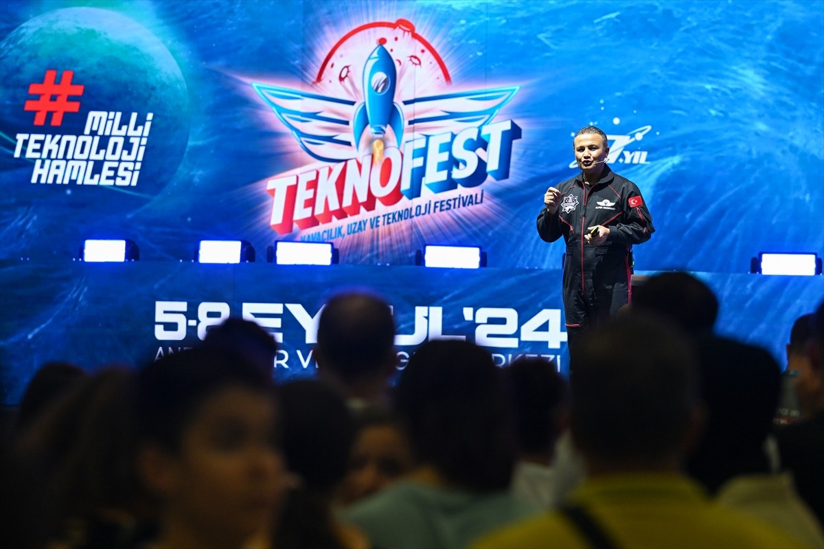 Türkiye'nin İlk Astronotu Alper Gezeravcı, TEKNOFEST Akdeniz'de Gençlerle Buluştu