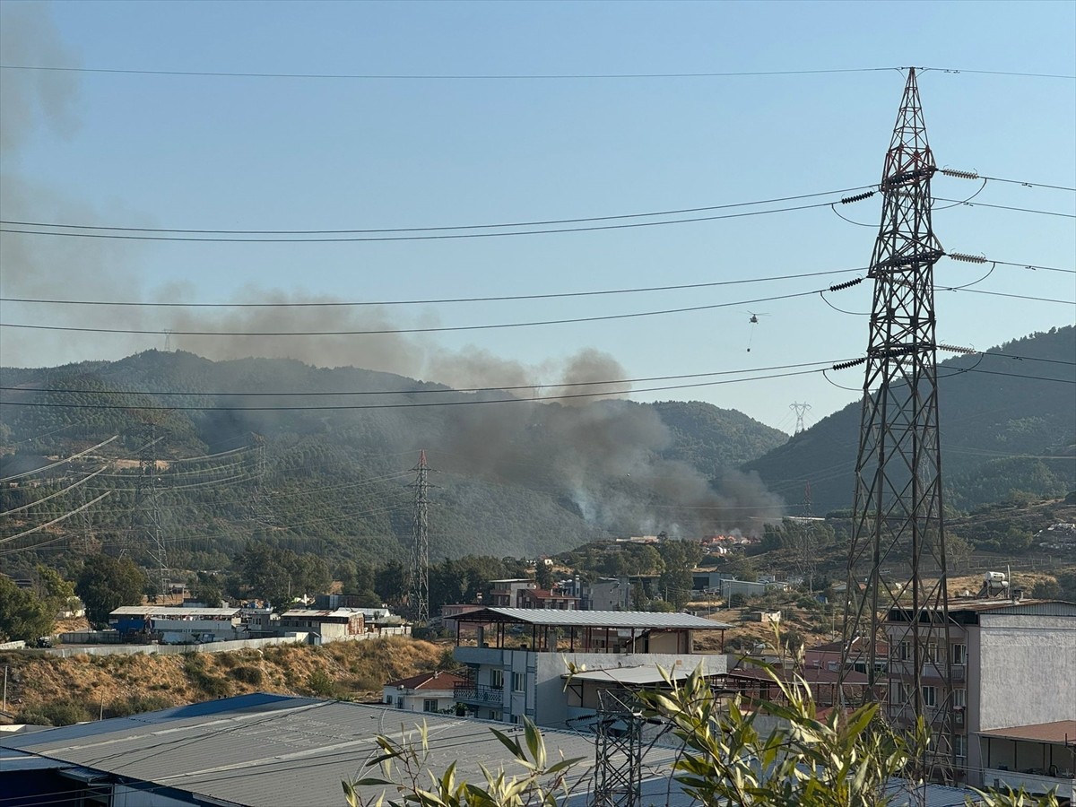 İzmir'de Katı Atık Depolama Sahasında Yangın Çıktı