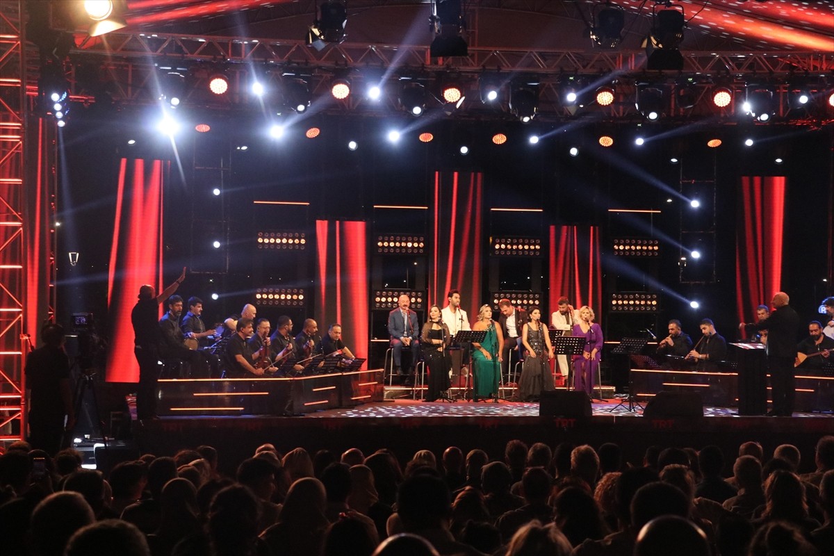 TRT Sanatçıları Kayseri'de Unutulmaz Bir Konser Verdi