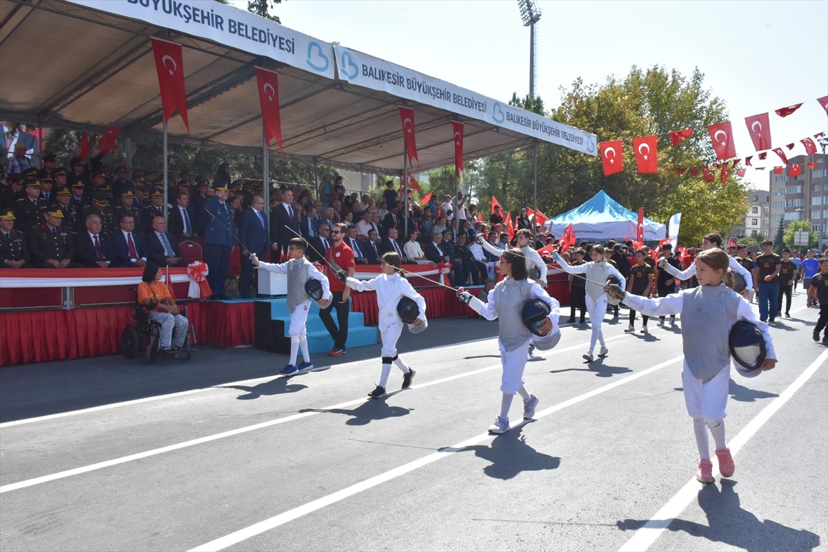 Balıkesir'in Kurtuluşu 102. Yıldönümü Tülütabaklar Gösterisi ile Kutlandı