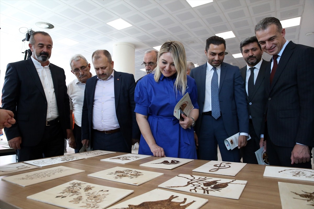 Kastamonu'da Ahşaba Özel Dokunuş Projesi Kapanış Sergisi Yapıldı