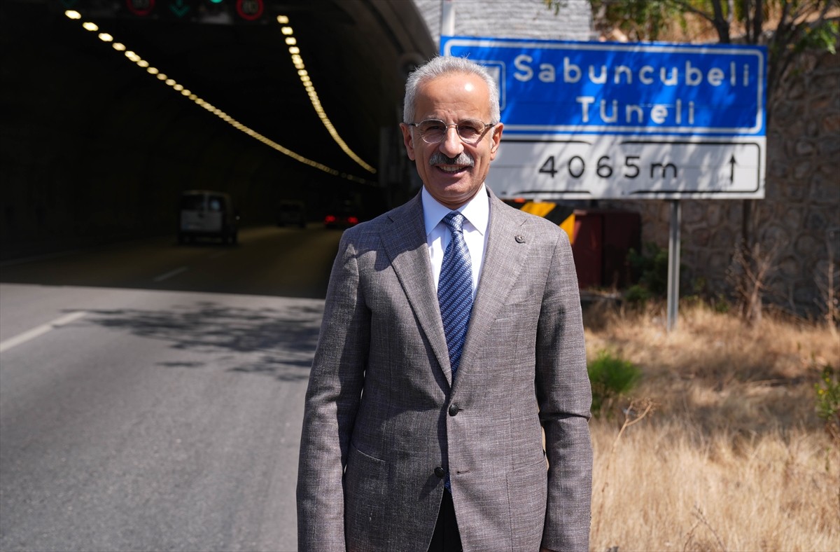 Ulaştırma ve Altyapı Bakanı Uraloğlu, Manisa'da Projeleri İnceledi