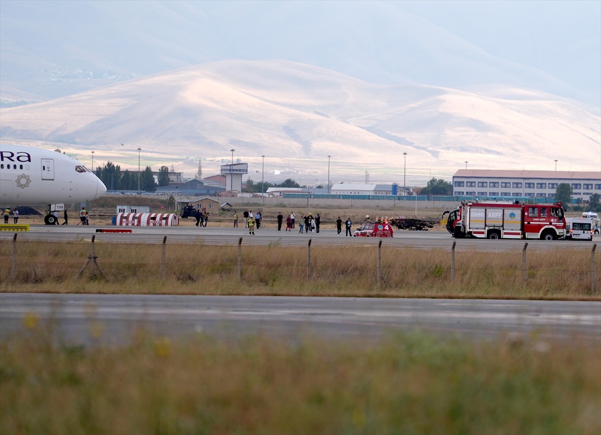 Hindistan'dan Almanya'ya Giden Uçak Bomba İhbarı Nedeniyle Erzurum'a İndi