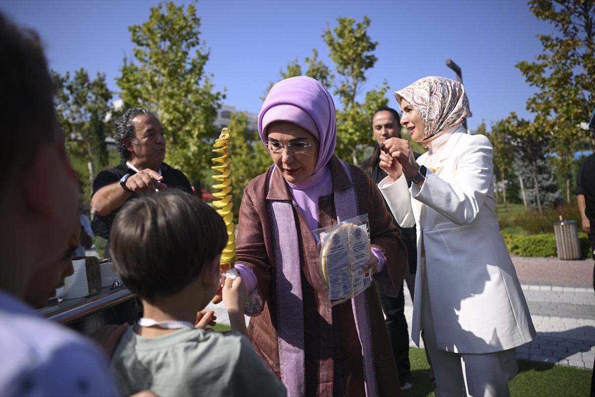 Emine Erdoğan'dan Koruyucu Aileler İçin Önemli Mesajlar