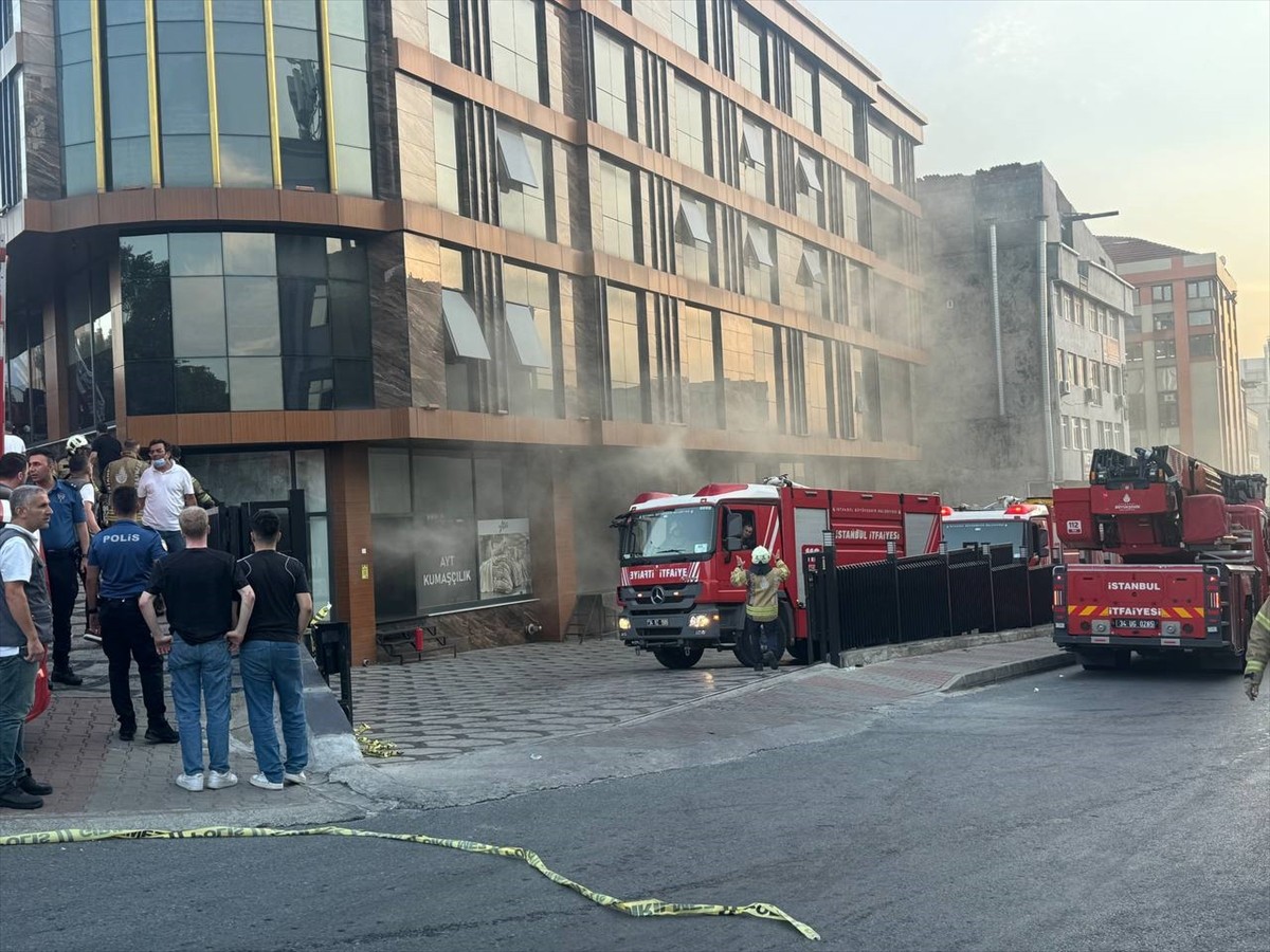 Güngören'deki Kumaş İmalathanesinde Yangın Çıktı