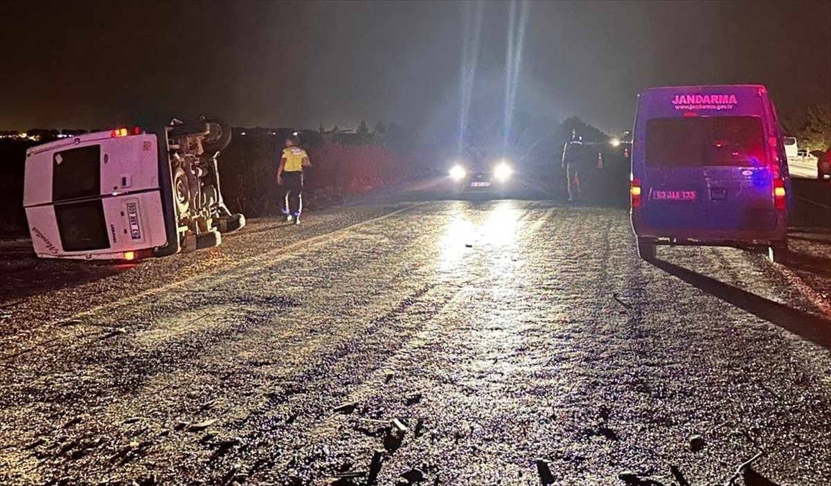 Şanlıurfa'da Minibüs ve Otomobil Çarpıştı: 1 Ölü, 3 Yaralı