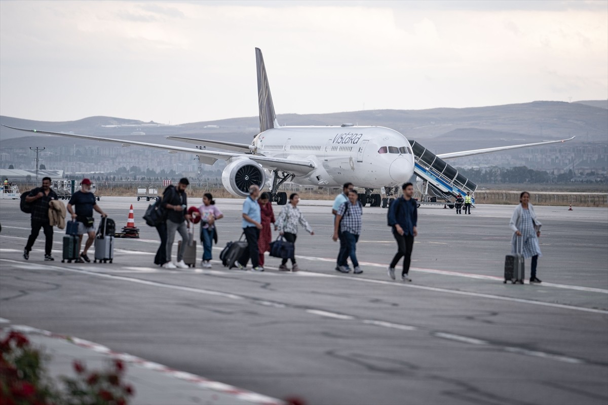 Erzurum Havalimanı'nda Bomba İhbarı: Yolcular Frankfurt'a Uçtu