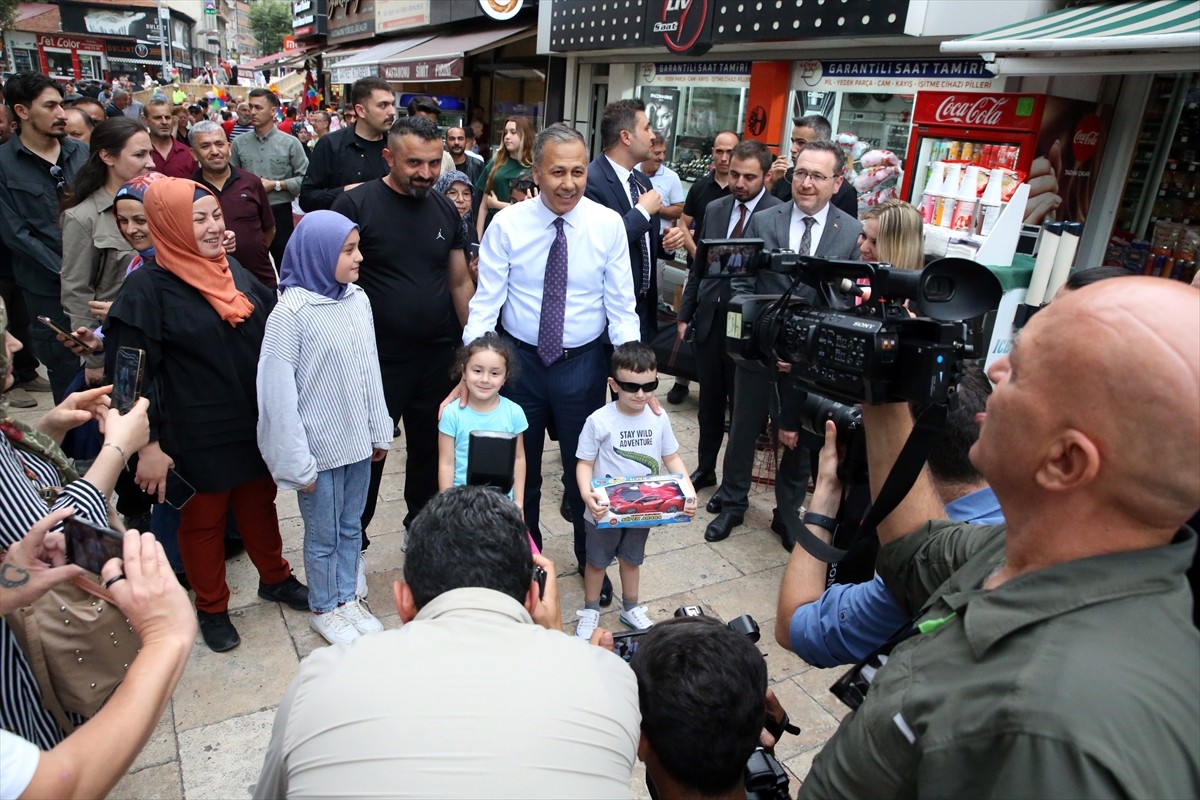 İçişleri Bakanı Ali Yerlikaya Kastamonu'da Ziyaretlerde Bulundu