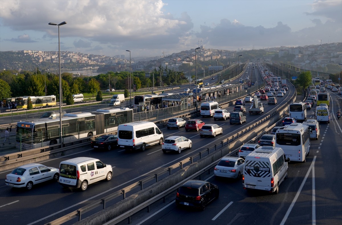 İstanbul'da İlk Gün Trafik Çilesi