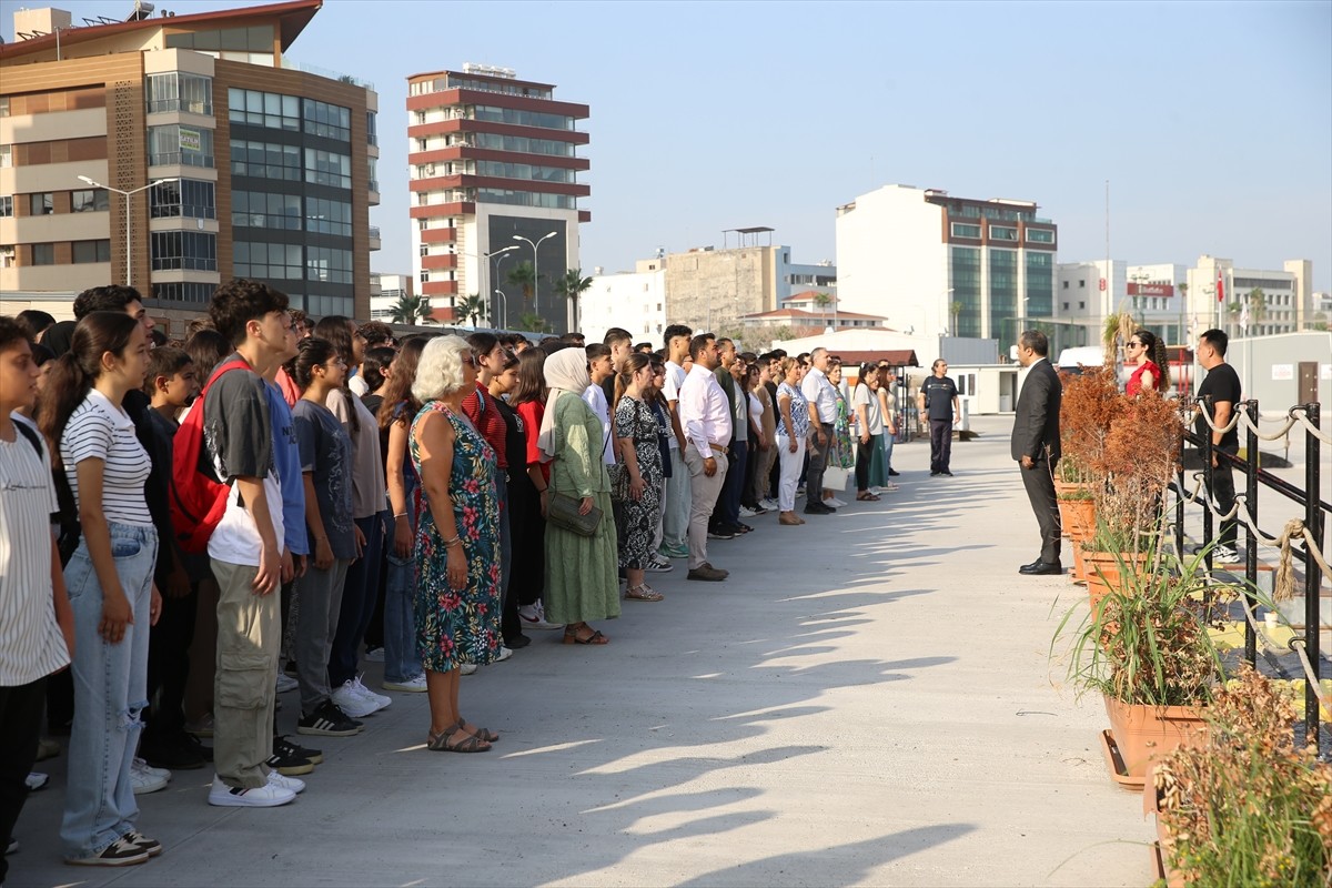 Yüzen Okul'da İlk Ders Zili Çaldı