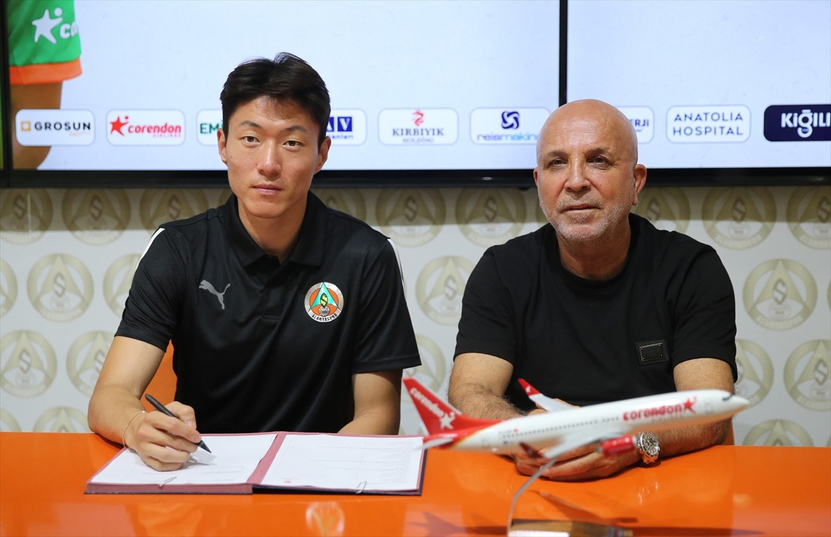 Alanyaspor, Ui-jo Hwang'ı Kadrosuna Kattı