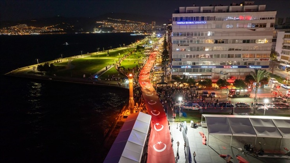 İzmir'in Kurtuluşu 102. Yıldönümü Coşkuyla Kutlandı