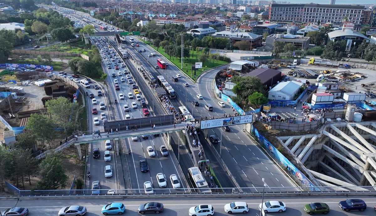 İstanbul'da Sabah Trafik Yoğunluğu Yüzde 60'a Ulaştı