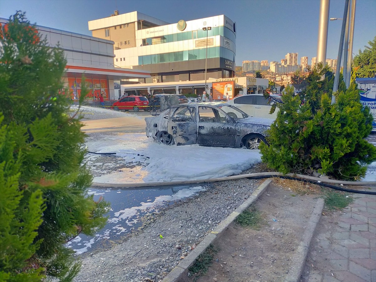 Tokat'ta Park Halindeki Araç Yangını