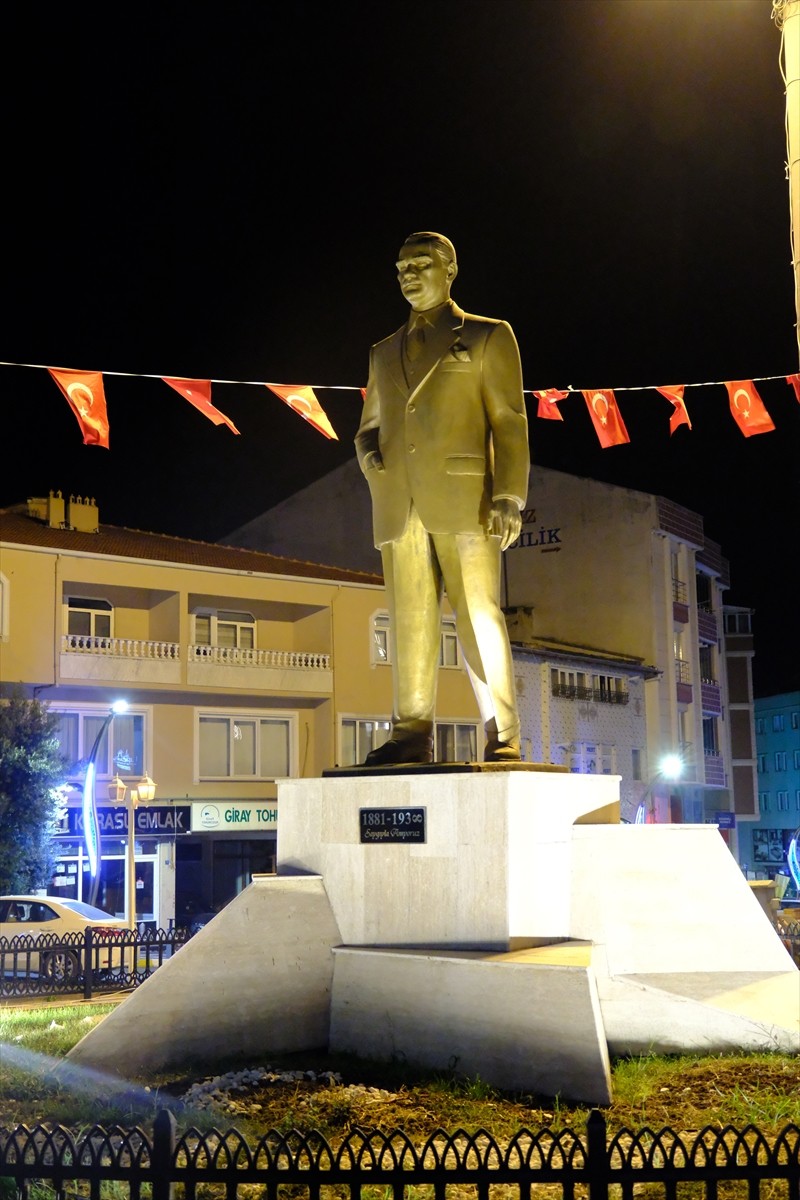 Kırklareli'nde Atatürk Heykeline Saldırı Girişimi