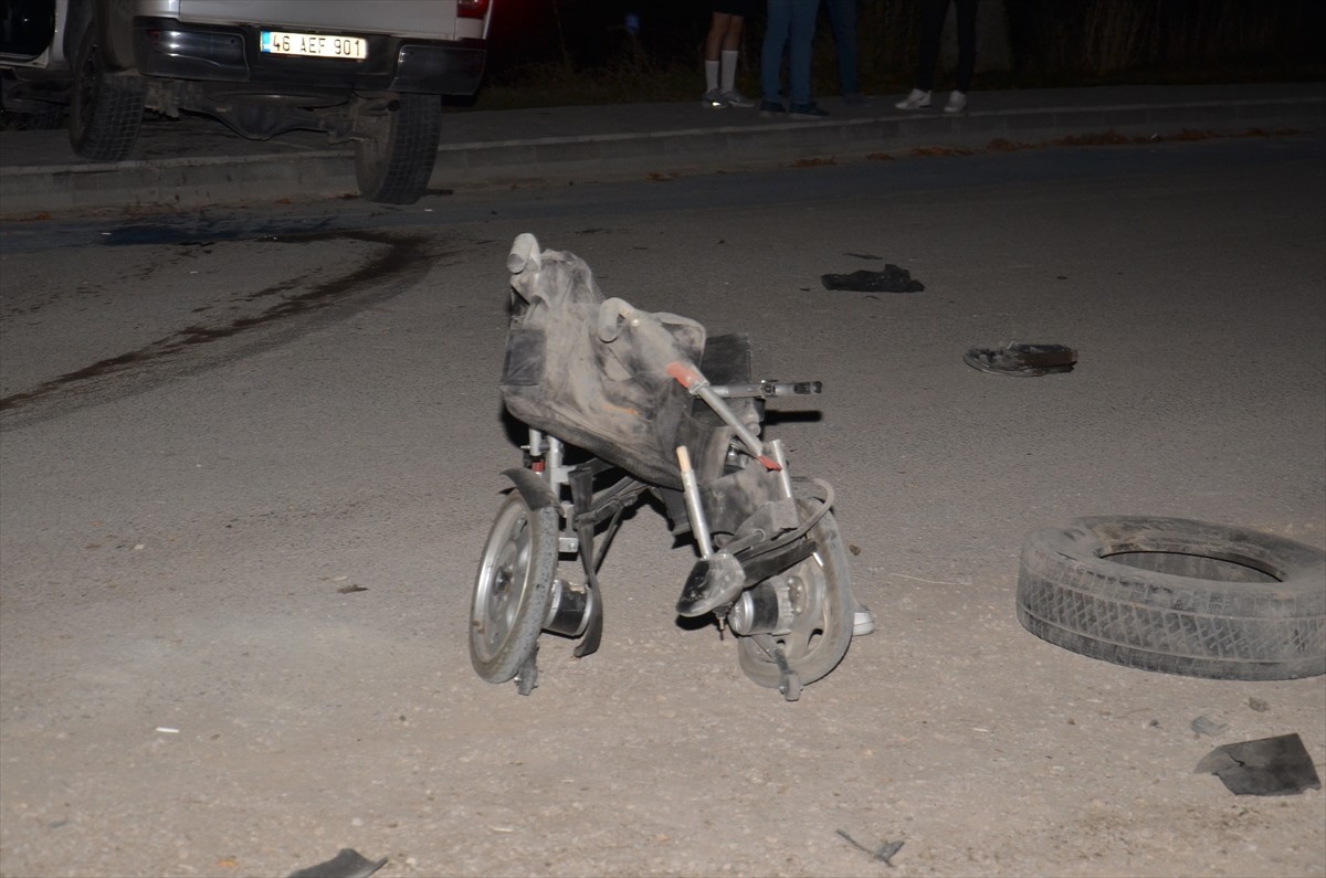 Kahramanmaraş'ta Akülü Tekerlekli Sandalyeye Çarpan Kamyonet Kazası