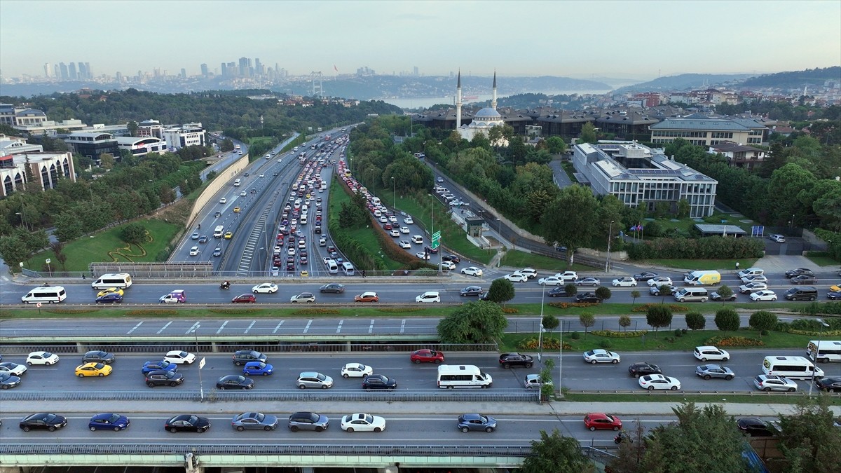 İstanbul'da Trafik Yoğunluğu Artış Gösterdi