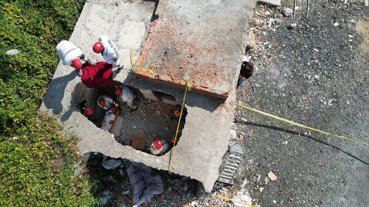 Zonguldak'taki Madenciler Deprem Tatbikatında Bir Araya Geldi