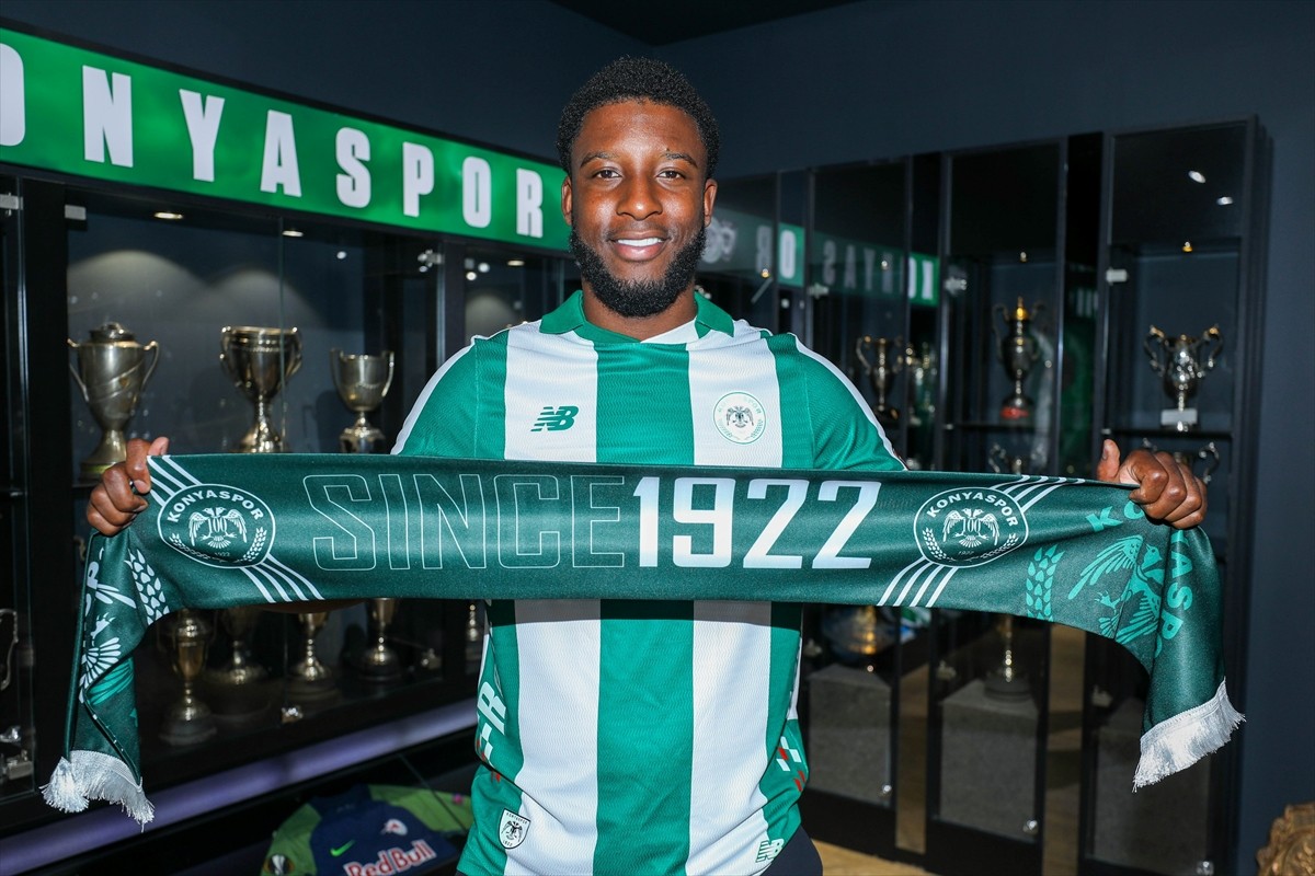 Konyaspor Riechedly Bazoer ile Yeni Bir Dönem Başlatıyor