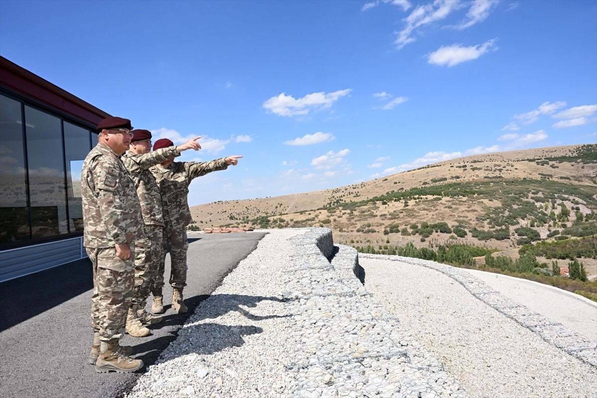 Genelkurmay Başkanı Orgeneral Gürak Özel Kuvvetler İhtisas Kursu'na Katıldı