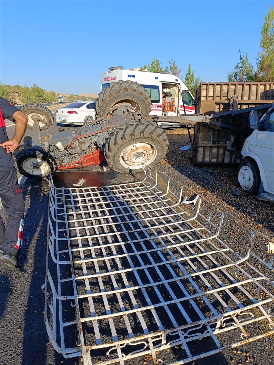 Şanlıurfa'da Minibüs ve Traktör Çarpışması: 12 Yaralı