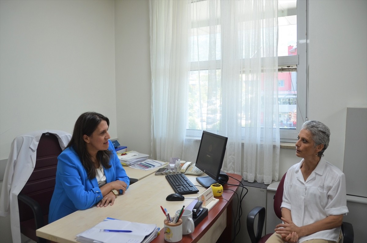 Parkinson Hastası Kadın, Beyin Pili Ameliyatı ile Sağlığına Kavuştu