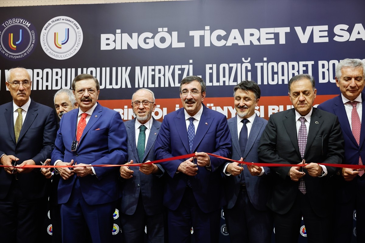 Cumhurbaşkanı Yardımcısı Cevdet Yılmaz Bingöl Ticaret ve Sanayi Odası'nı Ziyaret Etti