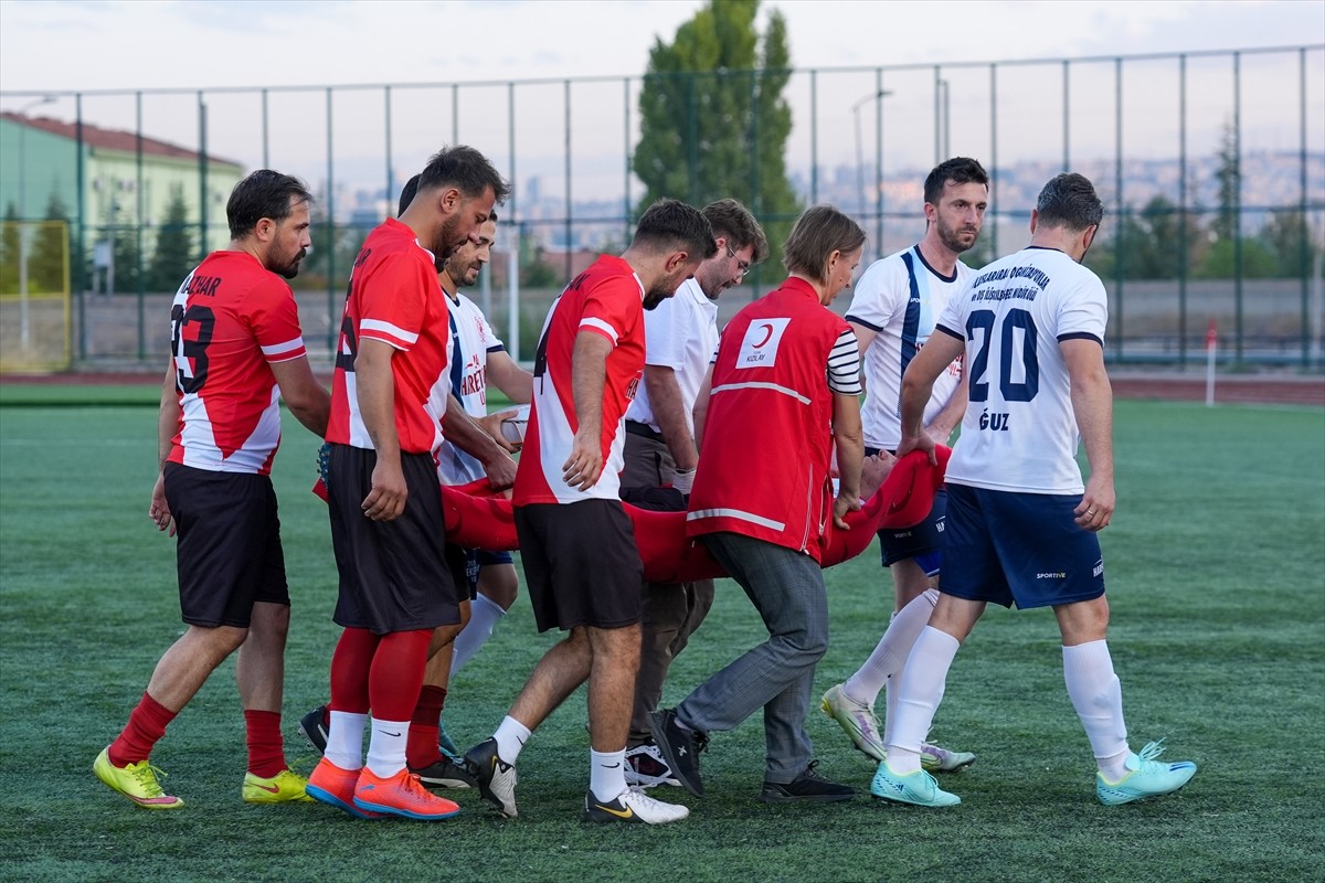 Türk Kızılayı, Dünya İlk Yardım Günü'nde Futbol Maçı Düzenledi