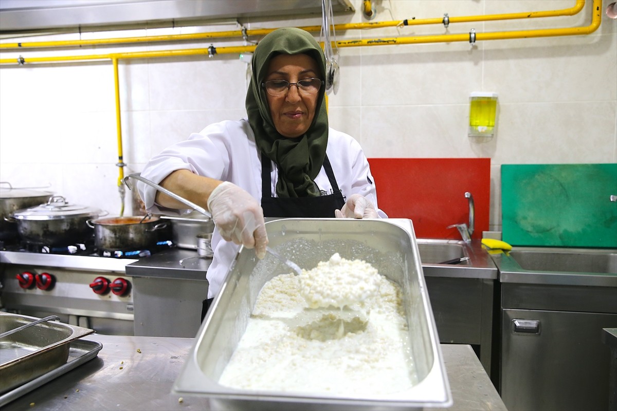 Hatay'ın Serinleten Buğday Çorbası Gastronomi Evi'nde Tanıtılıyor