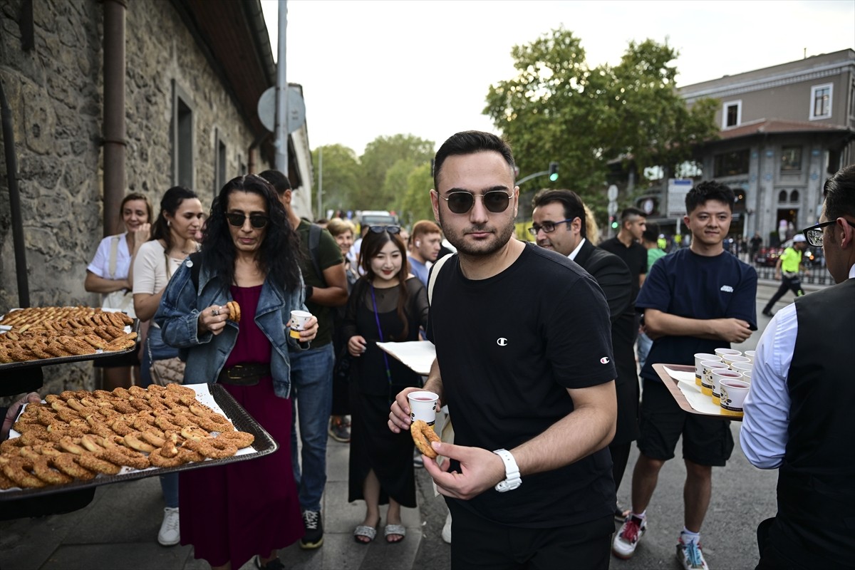 Mevlit Kandili'nde Dolmabahçe Ofisi'nde İkram