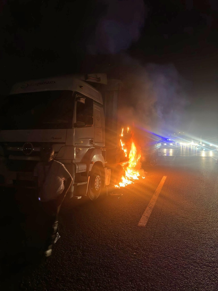 Düzce'de Tır Yangını: Anadolu Otoyolu'nda Kritik Anlar