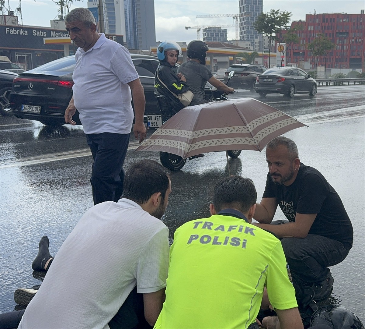 İstanbul'da Yağışlı Hava Koşullarında Motosiklet Kazası