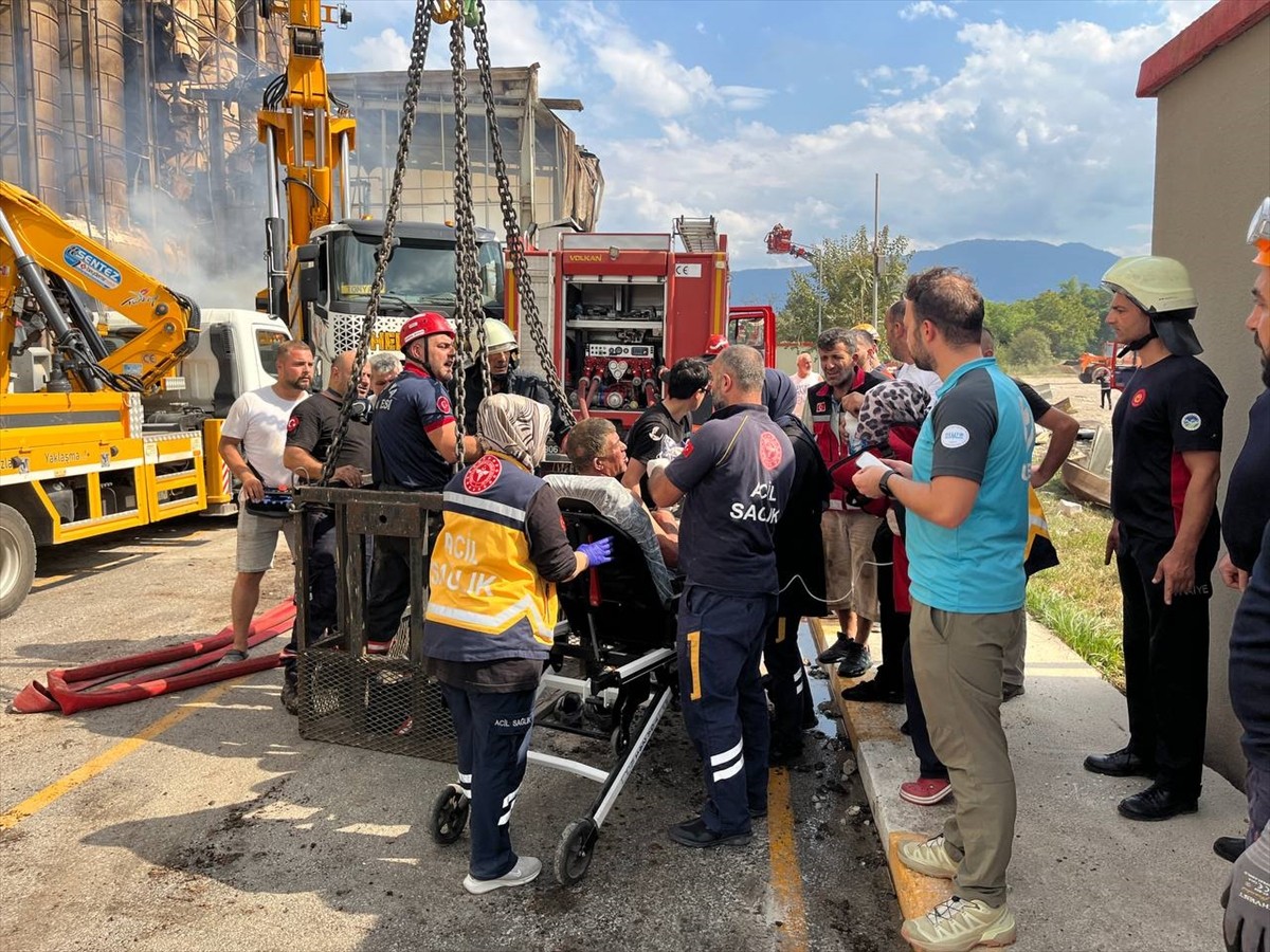 Sakarya'daki Makarna Fabrikasında Patlama: 20 Yaralı