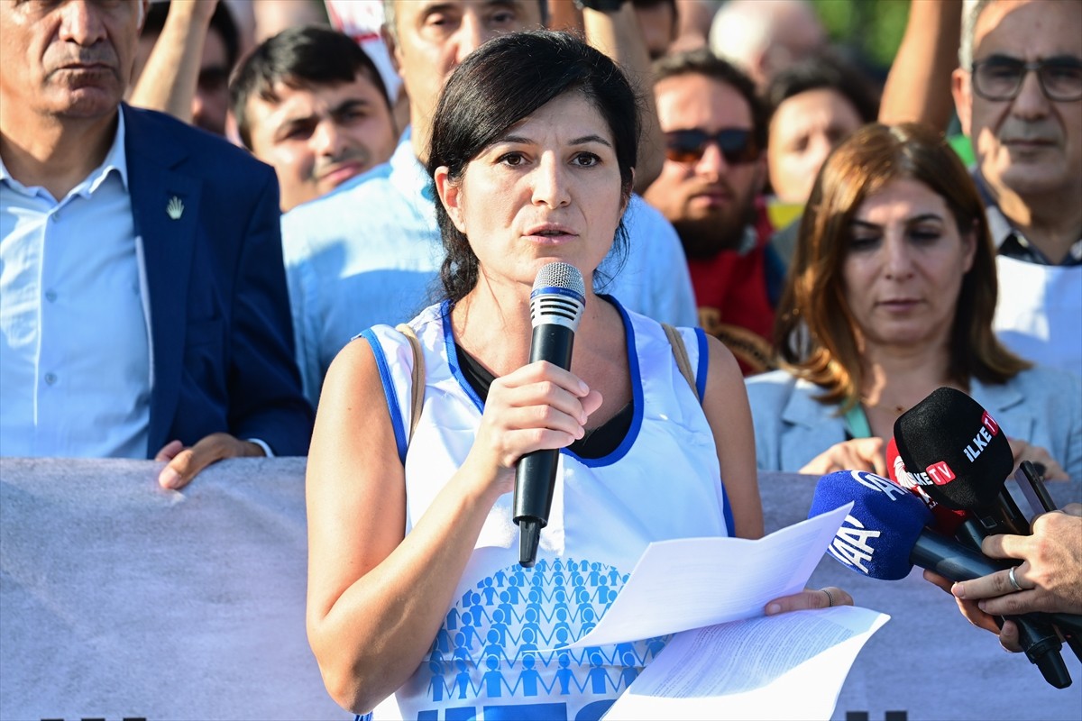 İstanbul'da 8 Yaşındaki Narin Güran İçin Protesto Düzenlendi