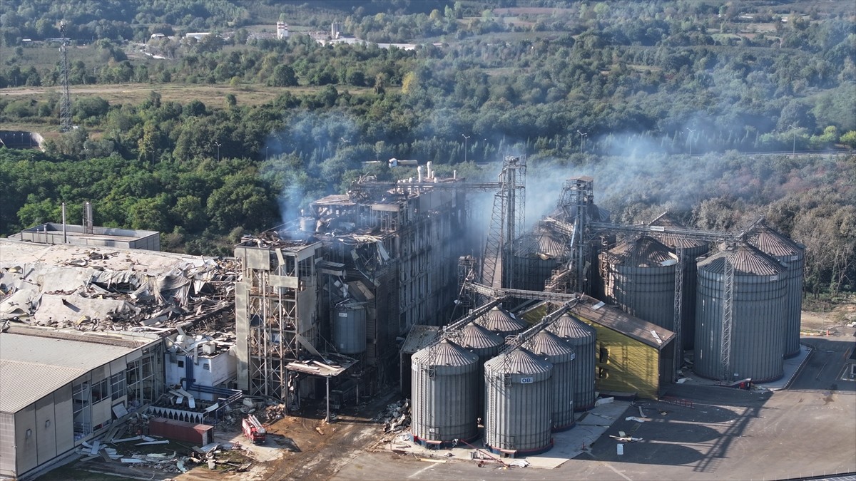 Sakarya'daki Makarna Fabrikasındaki Patlama: Soğutma Çalışmaları Devam Ediyor