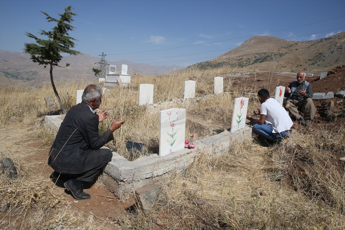 Hakkari'de 2010 Terör Saldırısında Hayatını Kaybedenler Anıldı