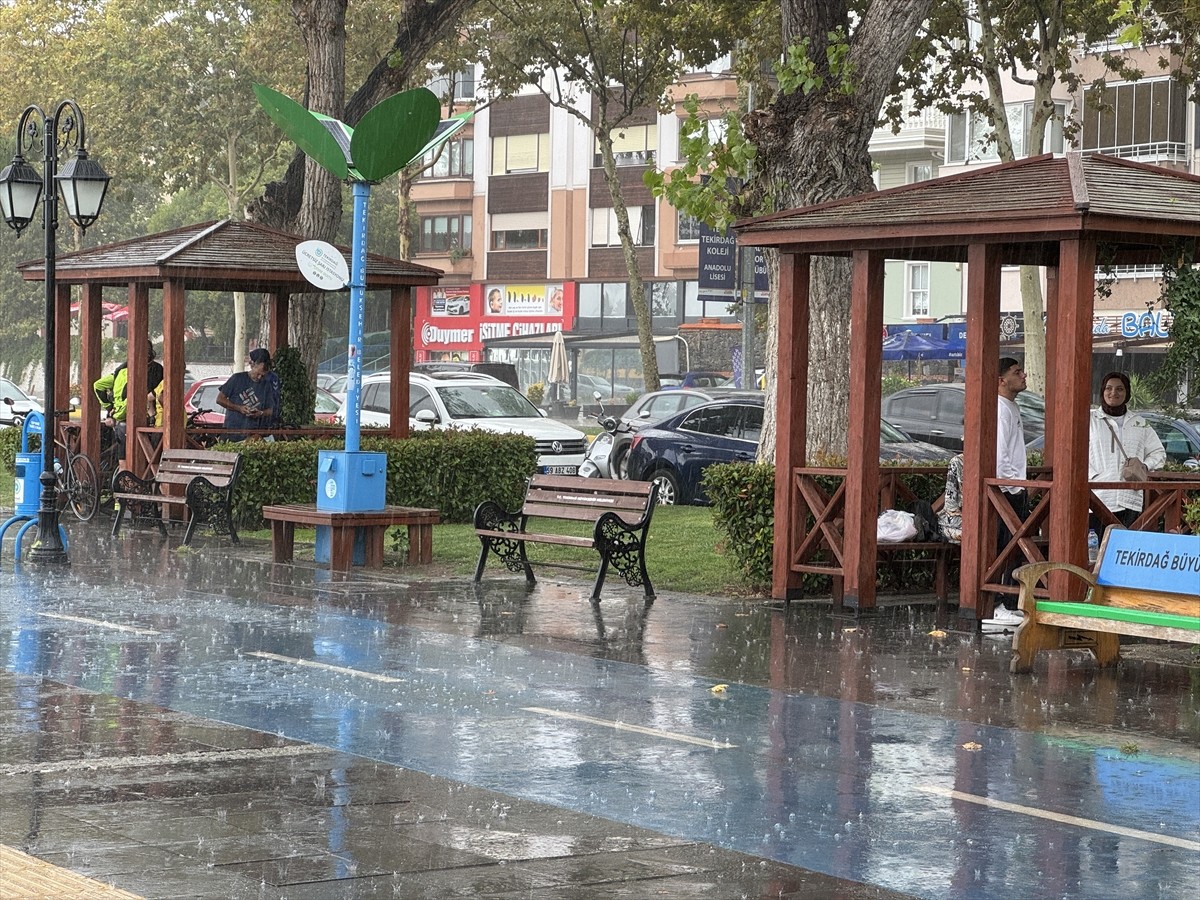 Tekirdağ'da Sağanak Yağış Hayatı Olumsuz Etkiliyor