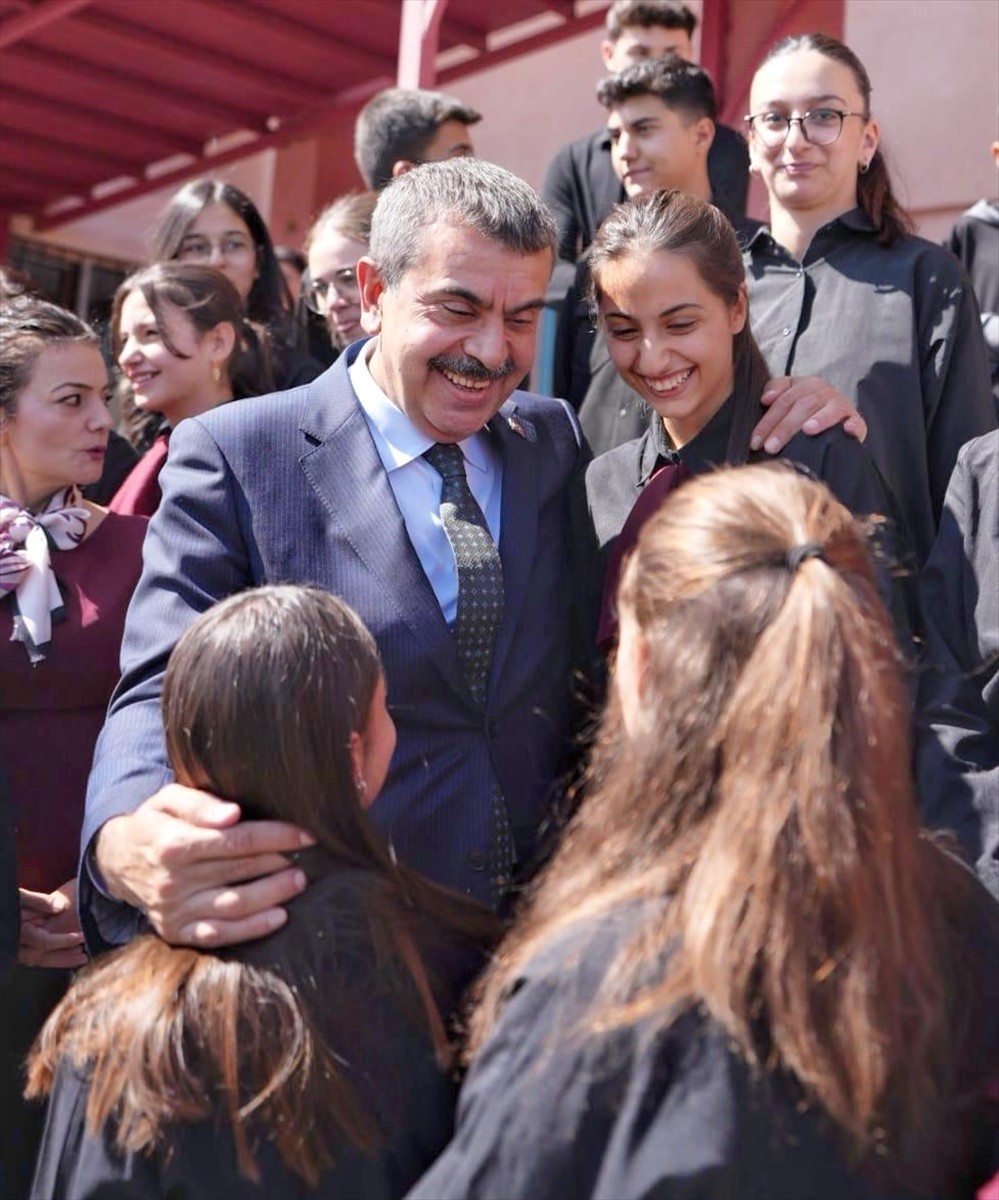 Bakan Tekin, Erzurum'da Öğretmenlerle Buluştu