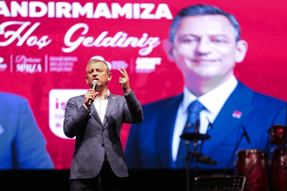 CHP Genel Başkanı Özgür Özel Bandırma'nın Kurtuluş Etkinliğine Katıldı