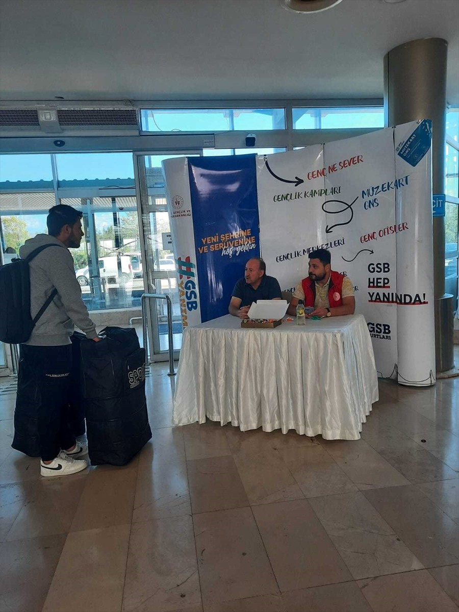 Erzurum'da Yeni Üniversite Öğrencilerine Hoş Geldin Karşılaması