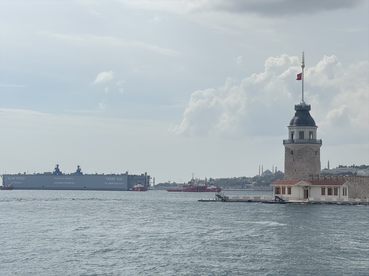 İstanbul Boğazı'nda Gemi Trafiği Askıya Alındı