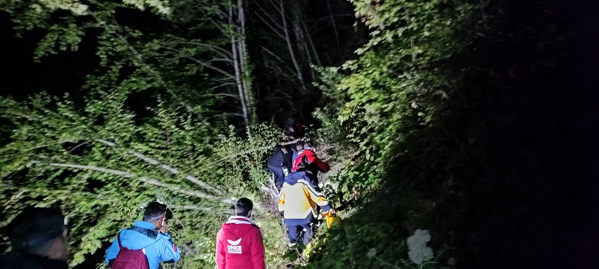 Kastamonu'da Kayalıklarda Mahsur Kalan Madenciler Kurtarıldı