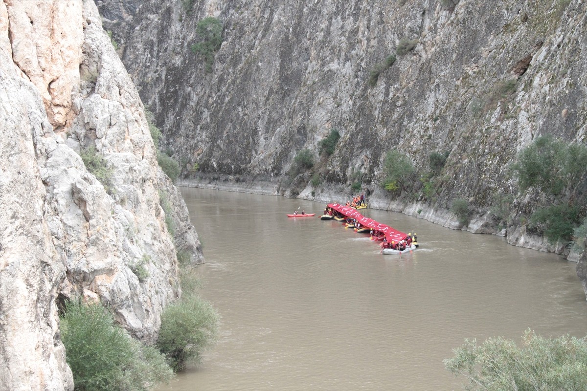 Erzincan'da Gazilerle Rafting Etkinliği