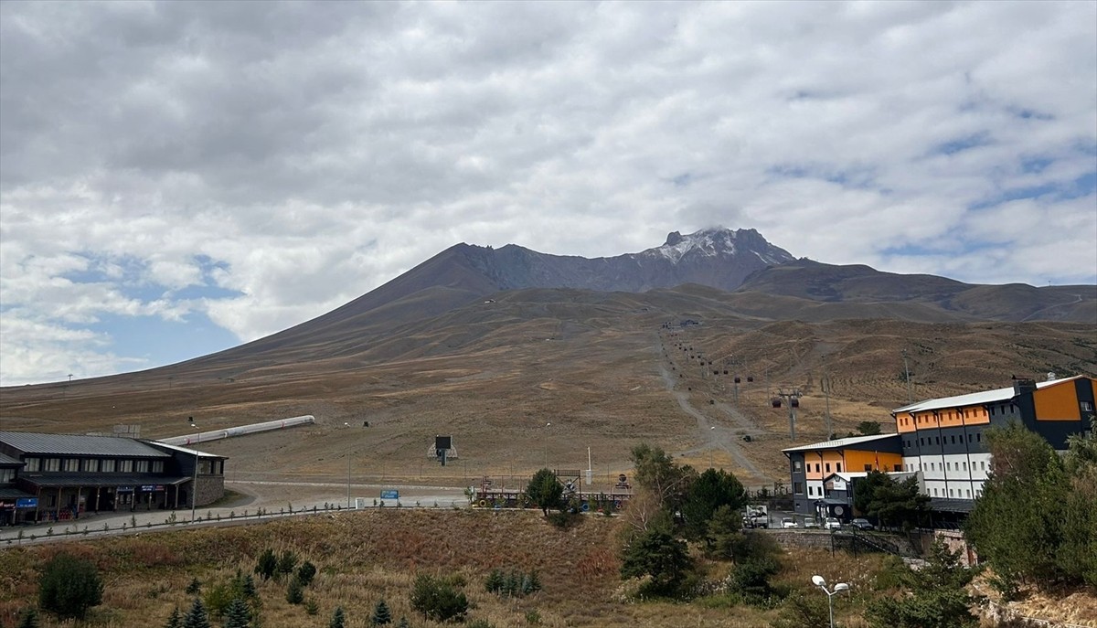 Erciyes Dağı'nda Kışın İlk Karı Yağdı