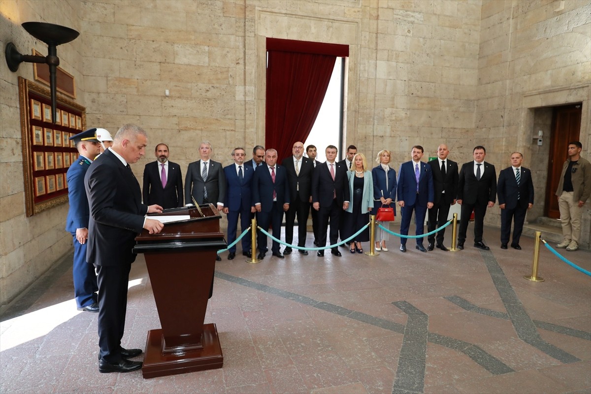 TFF Başkanı Hacıosmanoğlu Anıtkabir'i Ziyaret Etti